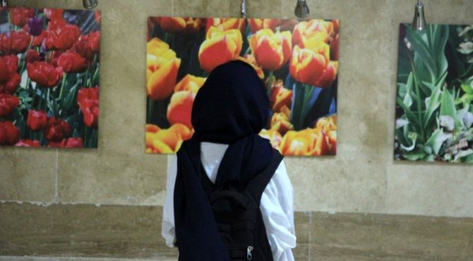 در تار و پود لاله‌ها – نگاهی جدی به نمایشگاه «لالایی لاله‌ها»