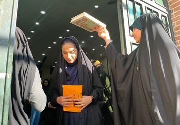 بدرقه کاروان راهیان نور دانش‌آموزان دختر زرقان