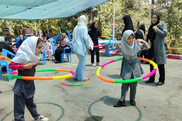 اردوی مادر دختری دانش‌آموزان ناحیه یک مشهد به‌مناسبت روز خانواده