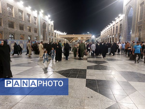 شکوه و سرور در بارگاه منور رضوی در شب ولادت پیامبر اعظم(ص)
