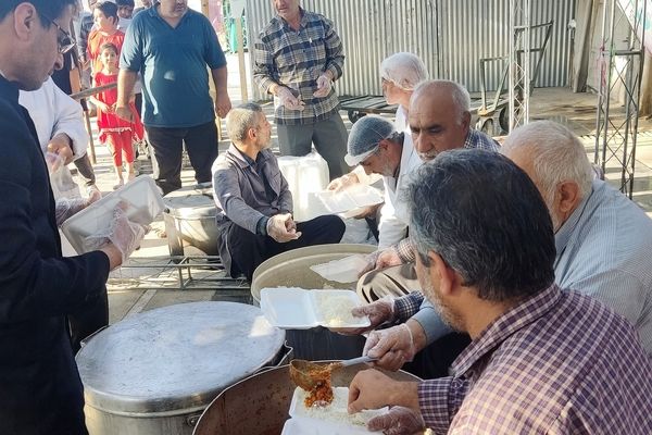 توزیع غذای گرم به‌مناسبت عید سعید غدیر خم در بجنورد