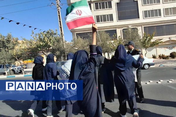 حضور پرشور دختران و پسران شهریار در روز استکبار ستیزی
