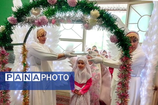 جشن قرآن در دبستان راهیان نور ناحیه 2 شهرری 