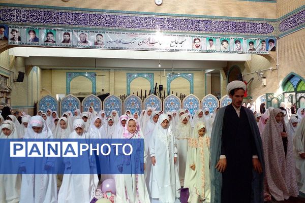 دختران مدرسه هدی 1 در خلعت زیبای عبادت