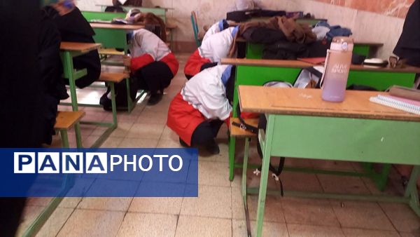 برگزاری مانور زلزله در دبیرستان سردار شهید قاسم سلیمانی 