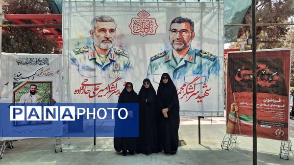 فرهنگیان منطقه ۱۴ تهران، به سرداران شهید جنگ ۱۲ روزه ادای احترام کردند