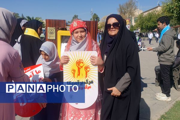 تجمع بزرگ دانش‌آموزان در روز 13 آبان