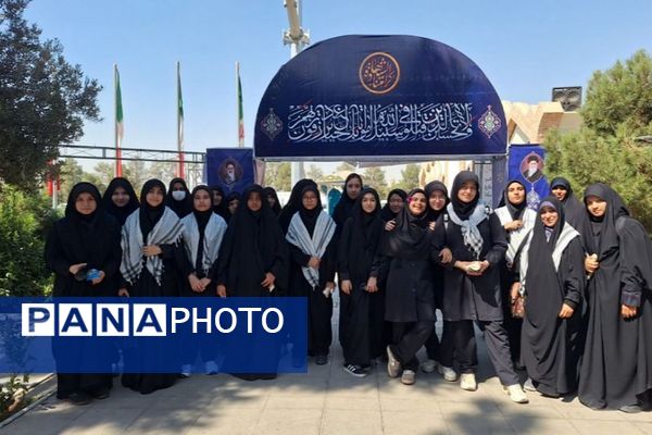 حضور دانش آموزان دبیرستان حجاب ناحیه یک شهرری در گلزار شهدا