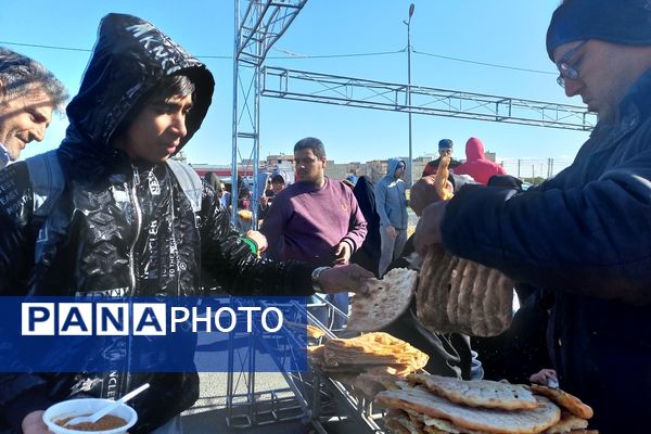 پیاده‌روی خانوادگی در اسلامشهر