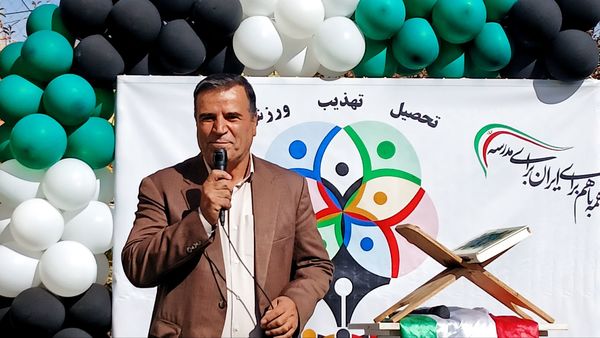 آیـنـده‌سـازان فیـروزکـــوه در میـدان رقابـت ورزشــی دبـسـتــان پـیـامبـر اعـظـم(ص)