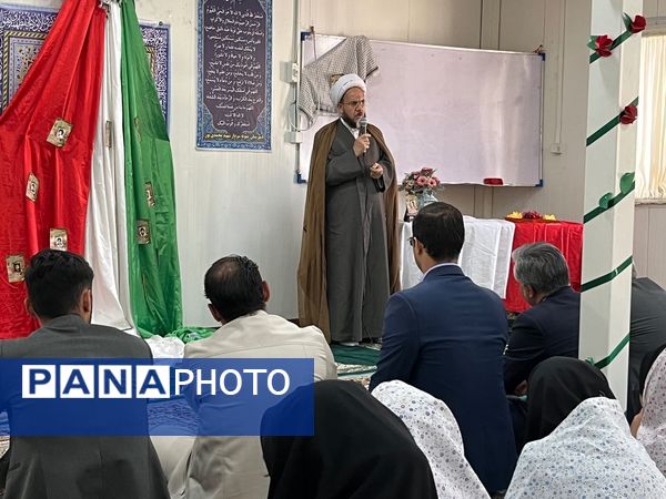 نواختن زنگ نماز در دبیرستان شهید محمدی پور خلیل آباد 