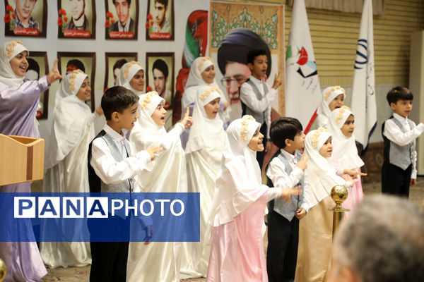 تجلیل از دانش‌آموزان برگزیده پویش «شهید من» در قم