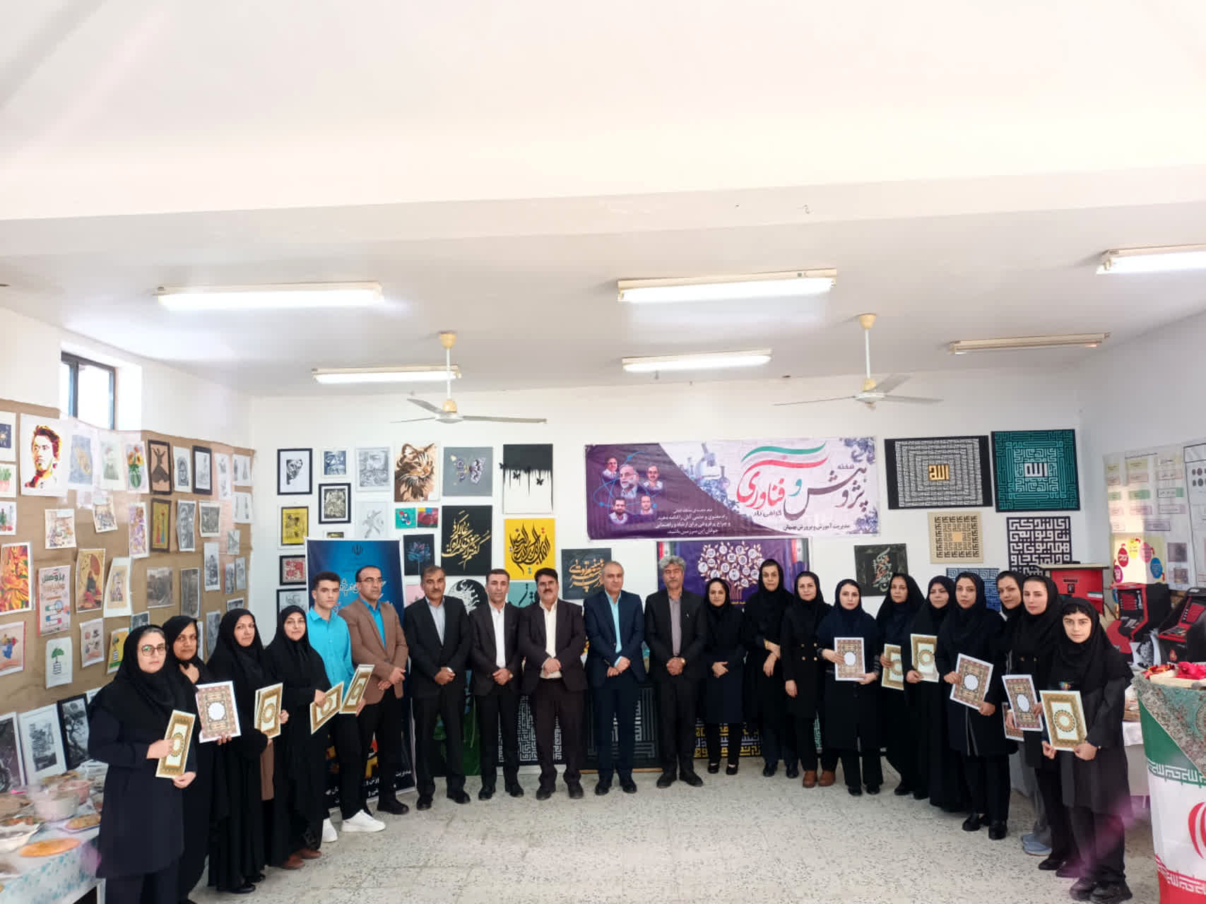 تقدیر هم‌زمان با هفته پژوهش و فناوری از ۱۵ معلم و دانش‌آموز پژوهشگر برتر در بهبهان 