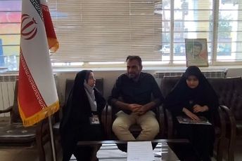 گرامیداشت فداکاری آزادگان و تقدیر از  آزاده سلام امیری فرد در دبستان شاهد ناصر شجاعی