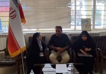 گرامیداشت فداکاری آزادگان و تقدیر از  آزاده سلام امیری فرد در دبستان شاهد ناصر شجاعی