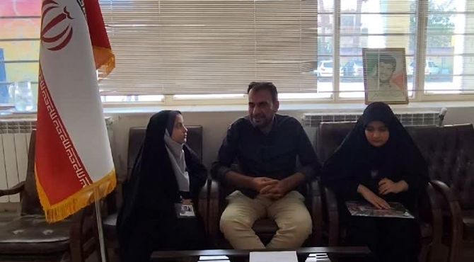 گرامیداشت فداکاری آزادگان و تقدیر از  آزاده سلام امیری فرد در دبستان شاهد ناصر شجاعی