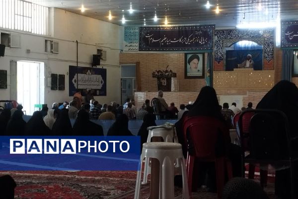 برگزاری حلقه قرآن و ایستگاه نقاشی به‌مناسبت هفته کودک همزمان با نماز جمعه در داریون 
