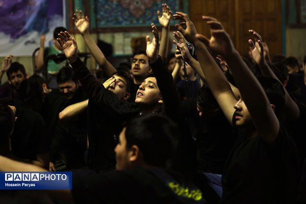 اعتکاف دانش‌آموزی در حسینه ارشاد