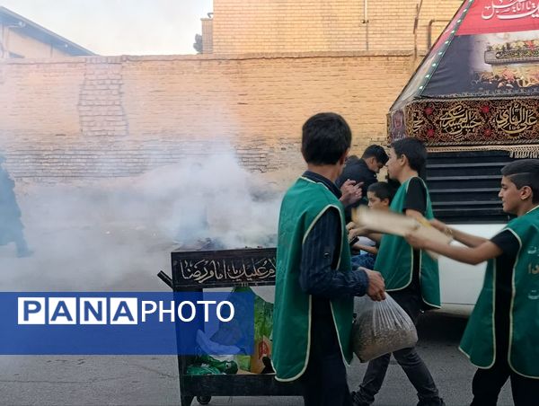 اجتماع بزرگ نوجوانان حسینی در دسته عزای احلی من العسل در کاشان
