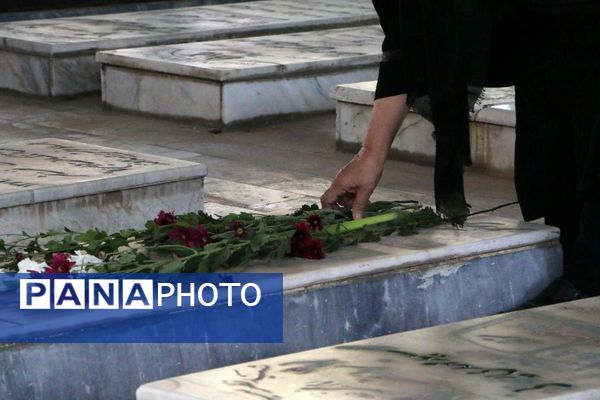 آیین غبارروبی و گلباران مزار شهدا در آستان امامزاده بی‌بی سکینه خاتون (س)