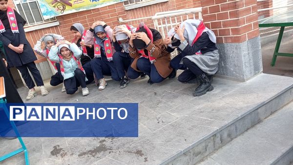 بیست و هفتمین مانور زلزله و ایمنی با شعار "مدرسه ایمن جامعه تاب آور " در دبستان پیام۲ ناحیه یک 