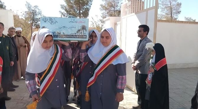 برگزاری مراسم لاله‌های روشن به همراه استقبال از شهید گمنام در دبستان ۱۵ خرداد زارچ