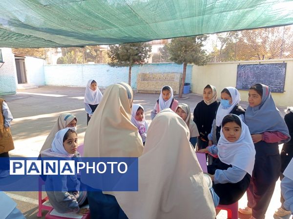 بازارچه کتاب در دبستان سمیه