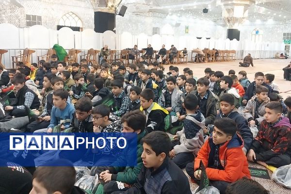 حضور دانش‌آموزان دبستان قلنبر ناحیه 2 شهرری در مراسم نوگلان فاطمی 