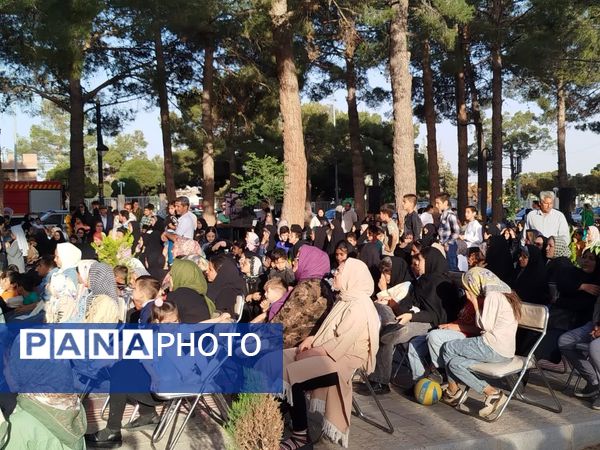 قدم هایی به عشق معلمان