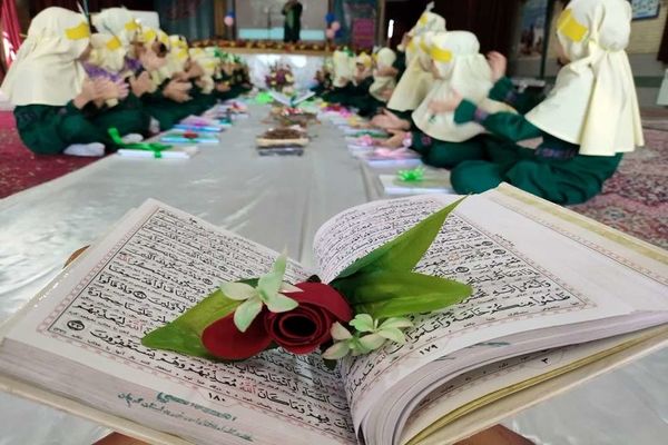 برگزاری جشن قرآن در دبستان دخترانه شاهد