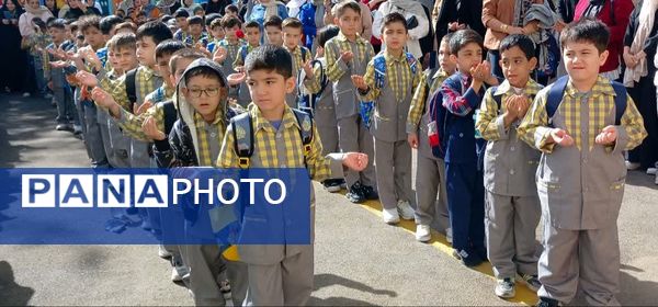 جشن‌شکوفه‌ها در‌ دبستان شهدای گمنام