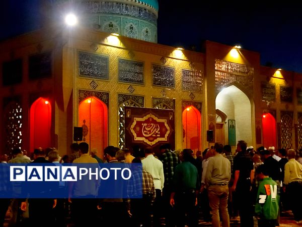 برپایی نماز جماعت در آرامگاه شهید مدرس 