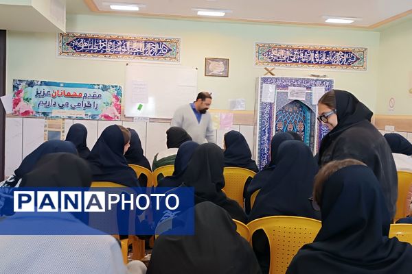 یک روز بدون کیف همراه با آموزش خود مراقبتی در دبیرستان شریعت 