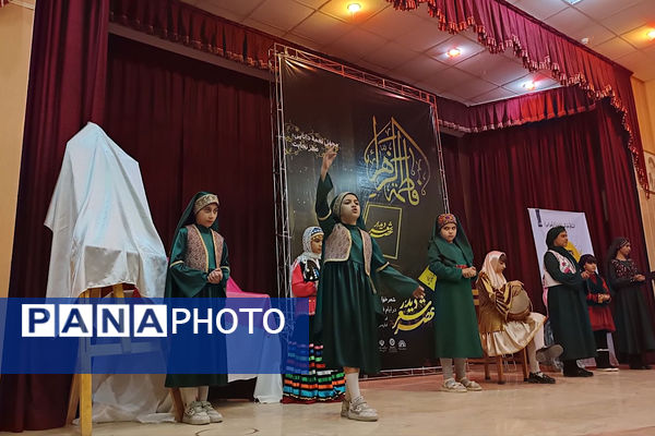 برگزاری محفل شعرخوانی و رونمایی کتاب در اسلامشهر 