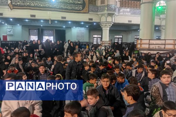 حضور دانش‌آموزان ناحیه دو شهرری در مراسم نوگلان فاطمی