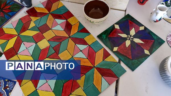 تجلی خلاقیت و نوآوری در نمایشگاه هنرهای دستی دانش‌آموزان هنرستان زنده‌یاد کبری زرگران ملارد