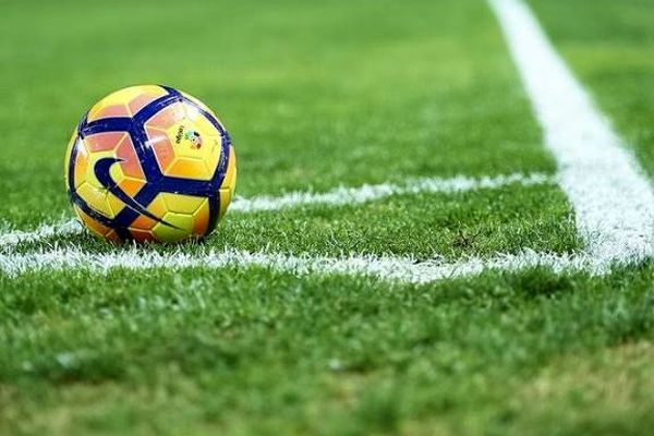 توهین روی آنتن و فحاشی در زمین مسابقه فوتبال نیاز به نگاه ویژه دارد