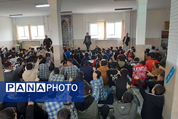 آغاز مسیر آگاهانه انتخاب رشته در مدرسه شهید فتوحی رباط‌کریم