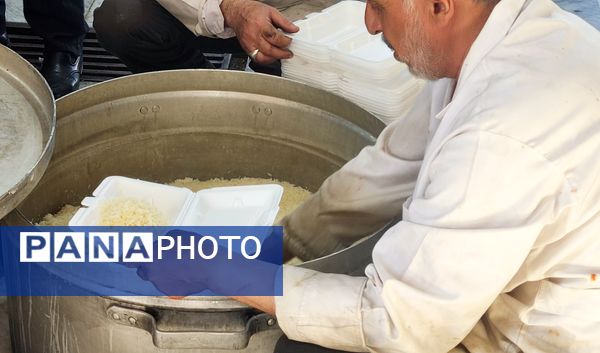 توزیع غذای گرم به‌مناسبت عید سعید غدیر خم در بجنورد