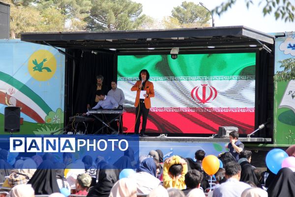 قصه‌گویی خنده‌ها و رؤیاها در دیار طلای سرخ 