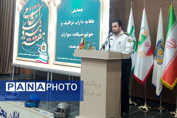 فرهنگ‌سازی با عمل؛ اهدای کلاه ایمنی رایگان در همایش طلایه‌داران ترافیک شهریار