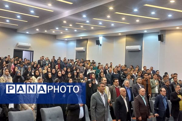 تقدیر از رتبه‌های برتر کنکور در اداره آموزش‌و‌پرورش شهرستان اسلامشهر 