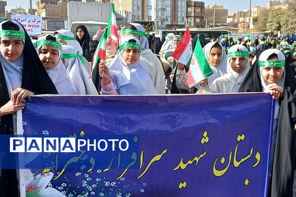 گرامیداشت و حضور پرشور مدارس اسلامشهر در راهپیمایی روز دانش‌آموز