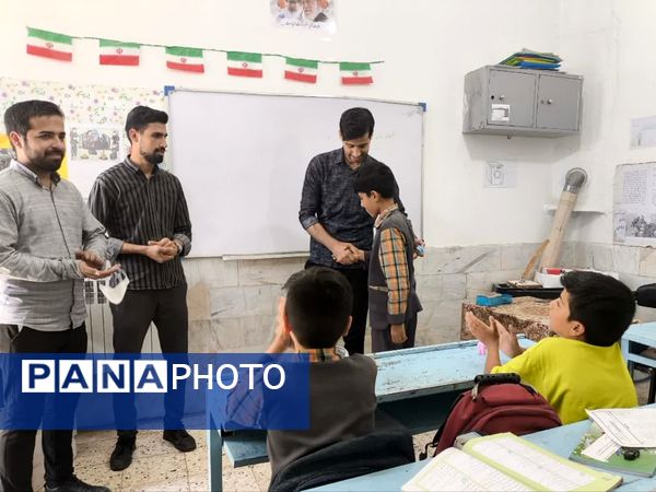 تقدیر از برترین‌های دبستان شهید پسندیده فدافن