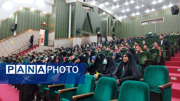 آیین تجلیل از دانش‌آموزان منتخب مسابقات قرآنی و فرهنگی 