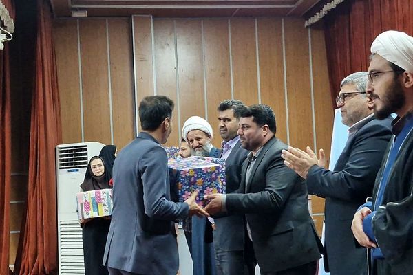 آیین تقدیر از مشاوران و رابطین مشاورین در قرچک