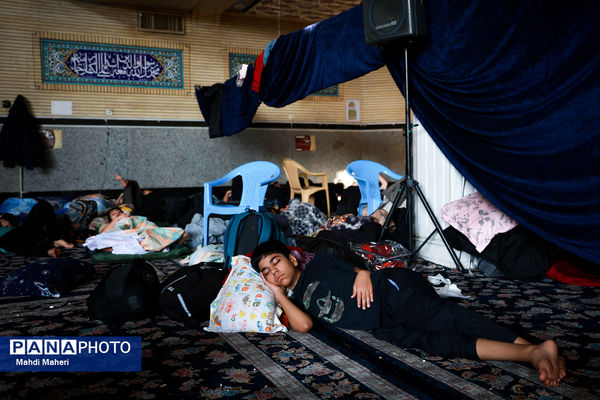 اعتکاف دانش‌آموزی در مسجد قمربنی هاشم (ع)