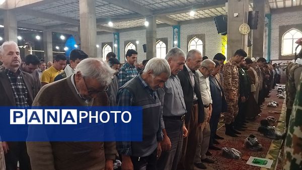 برگزاری نماز جمعه در آغاز هفته بسیج دانش آموزی با حضور دانش آموزان بسیجی نیشابور