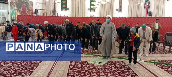 نماز جماعت در شب میلاد حضرت علی(ع) در خلیل آباد