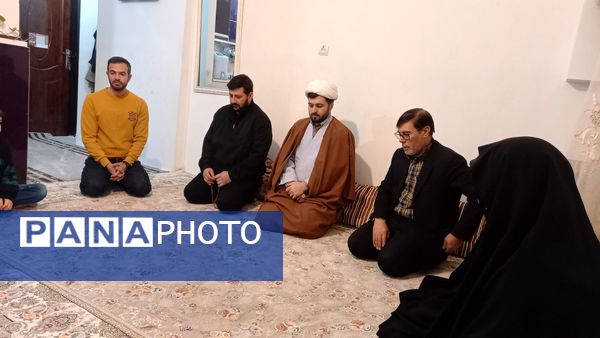 دیدار امام جماعت مسجد پنج تن آل عبا با خانواده مدافع حرم «مصطفی علیزاده»